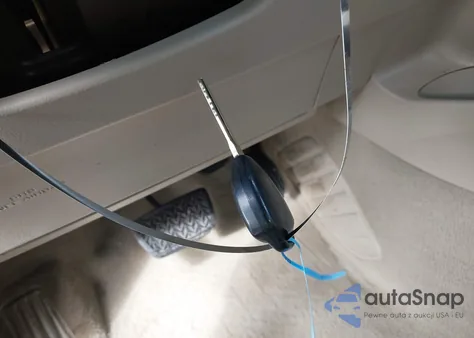 2010 Toyota Camry Le z USA, uszkodzony, nr VIN 4T1BF3EK6AU543863